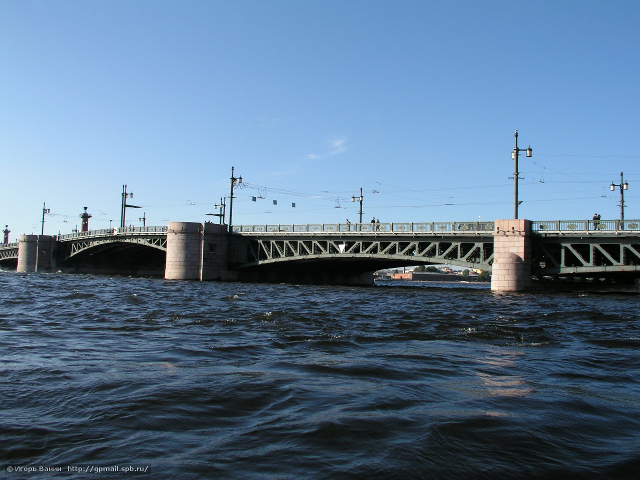 Дворцовый мост днём