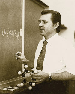 Ричард Хек читает лекцию в университете Делавера (конец 1960-х годов). Изображение: «Наука и жизнь»