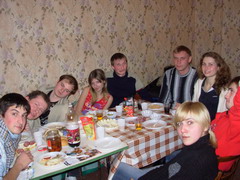 А в завершении всего наши мальчики устроили прощальный ужин в номере