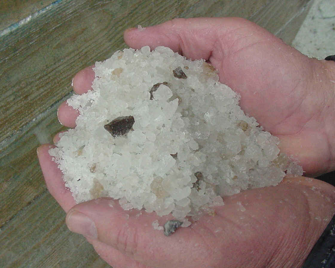 Природная минеральная соль. Полезные ископаемые Калининградской области соль. Каменная соль в Калининградской области. Калининградская область добыча поваренная соль. Полезные ископаемые поваренная соль.